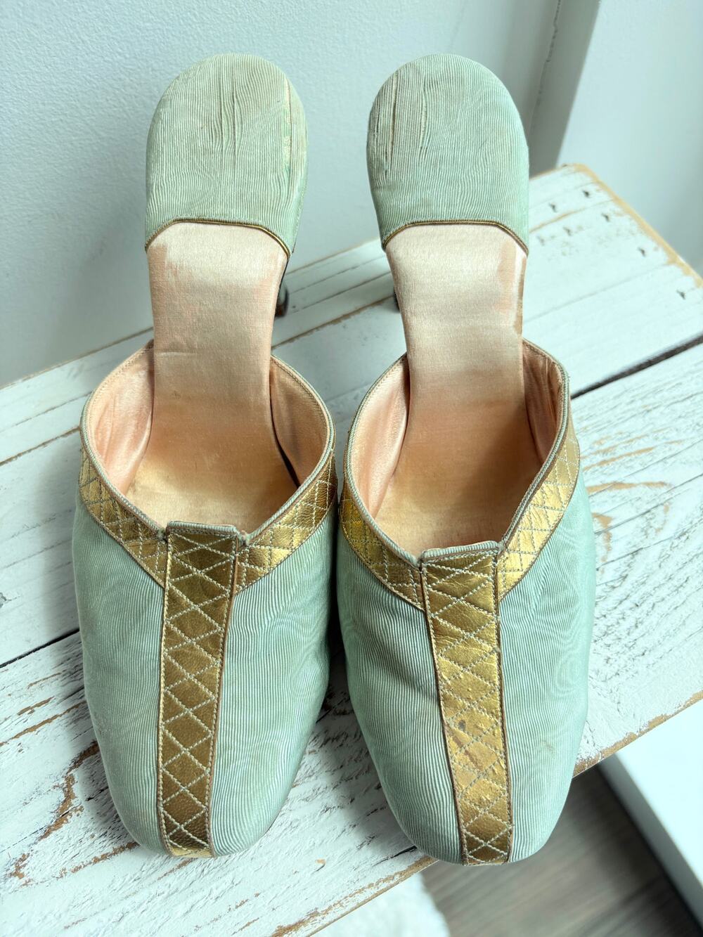 Antique 1940s Silk Turquoise Mules Sz 5N Cinderella Gold Trim Pink Satin Lining